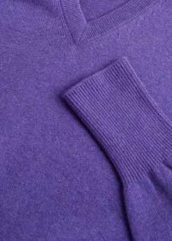 Classic Cashmere V-Neck Sweater